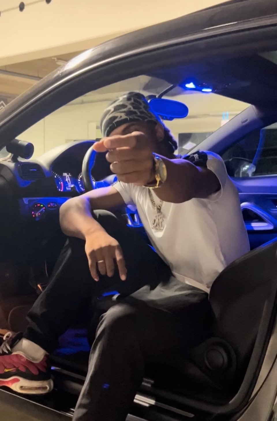 Profil de Alone, 19 ans, baise suisse à Grône