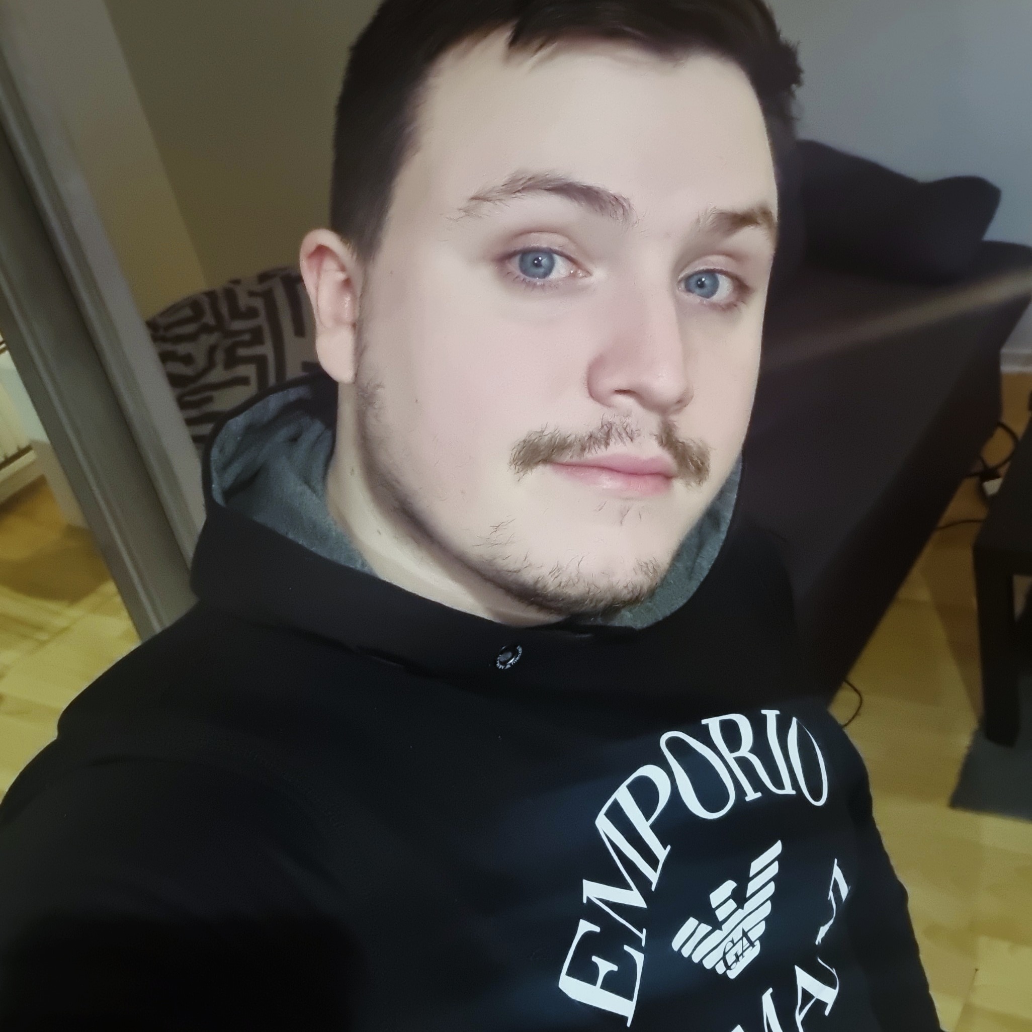 Profil de Hessam, 24 ans, baise suisse à Eison (St-Martin)