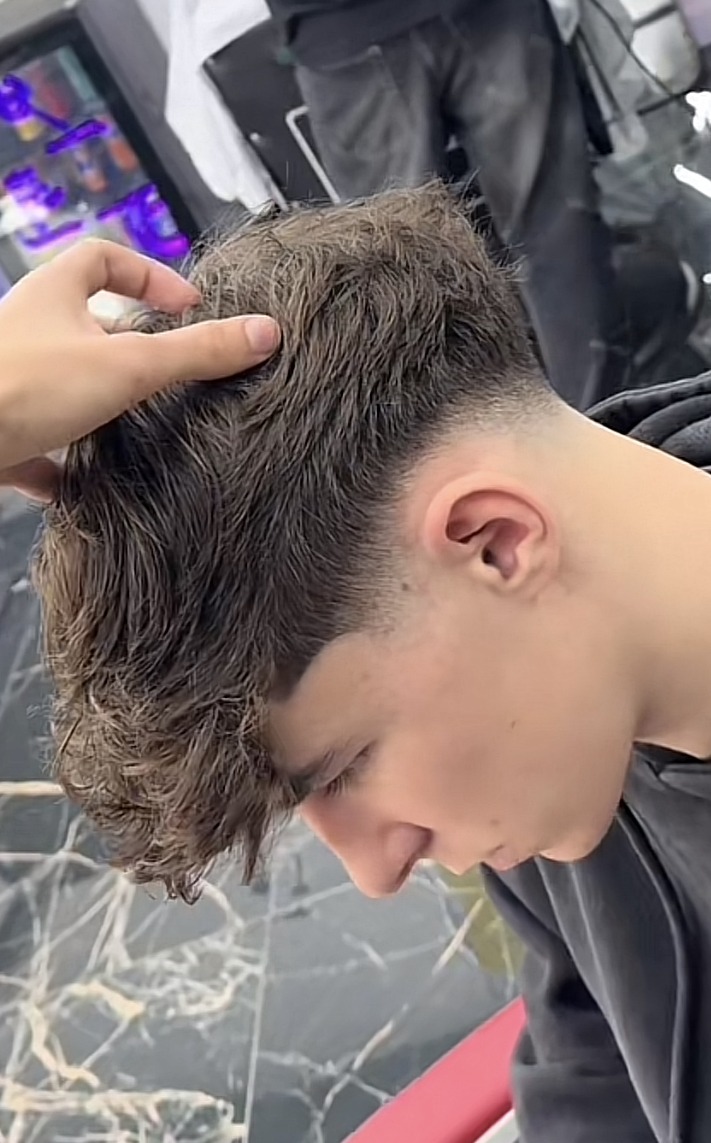 Profil de Corantin, 20 ans, baise suisse à Bevaix