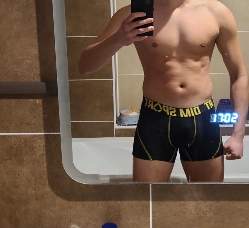 Profil de Elion, 24 ans, baise suisse à Curaglia