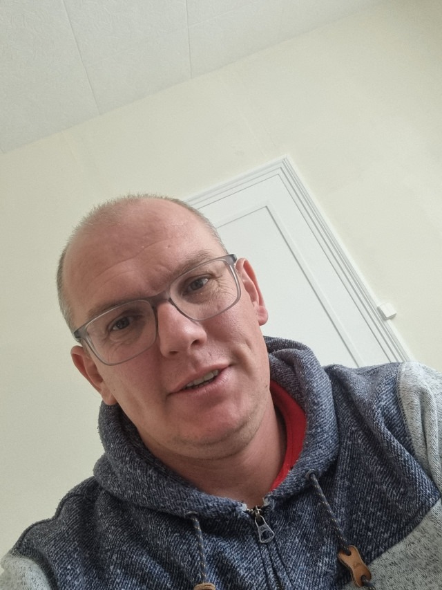 Profil de Chaouki, 42 ans, baise suisse à La Chaux-de-Fonds