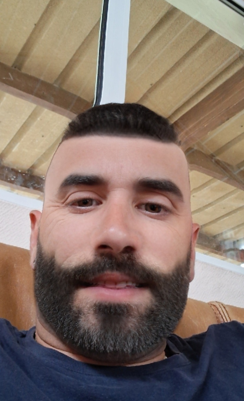 Profil de Djebar, 40 ans, baise suisse à La Rippe