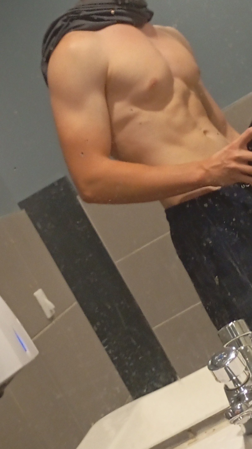 Profil de Ahamada, 21 ans, baise suisse à Praratoud