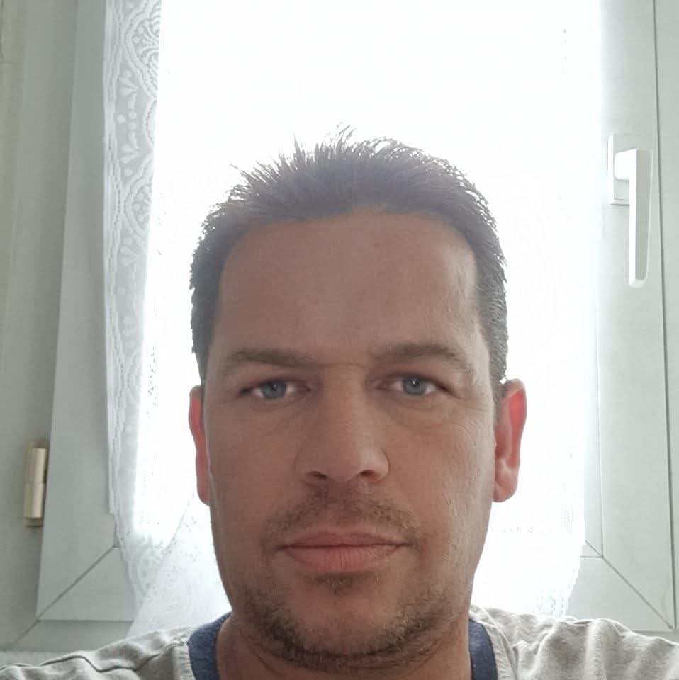 Profil de Philippe-junior, 49 ans, baise suisse à Yens