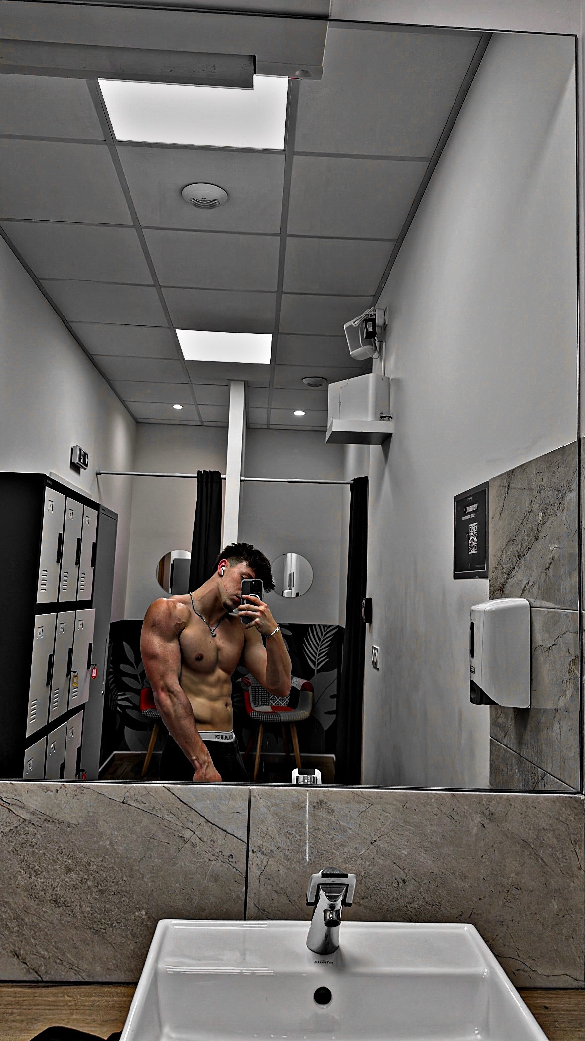 Profil de Umberto, 18 ans, baise suisse à Fortunau (Ayent)