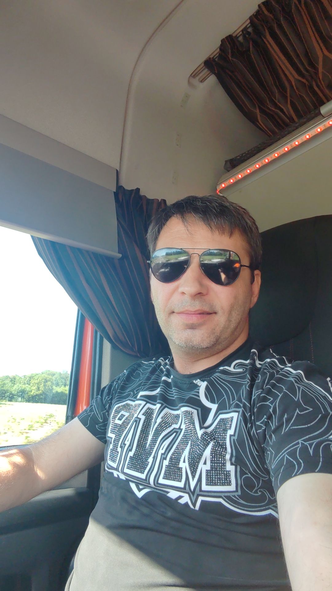 Profil de Vassily, 48 ans, baise suisse à Daillon