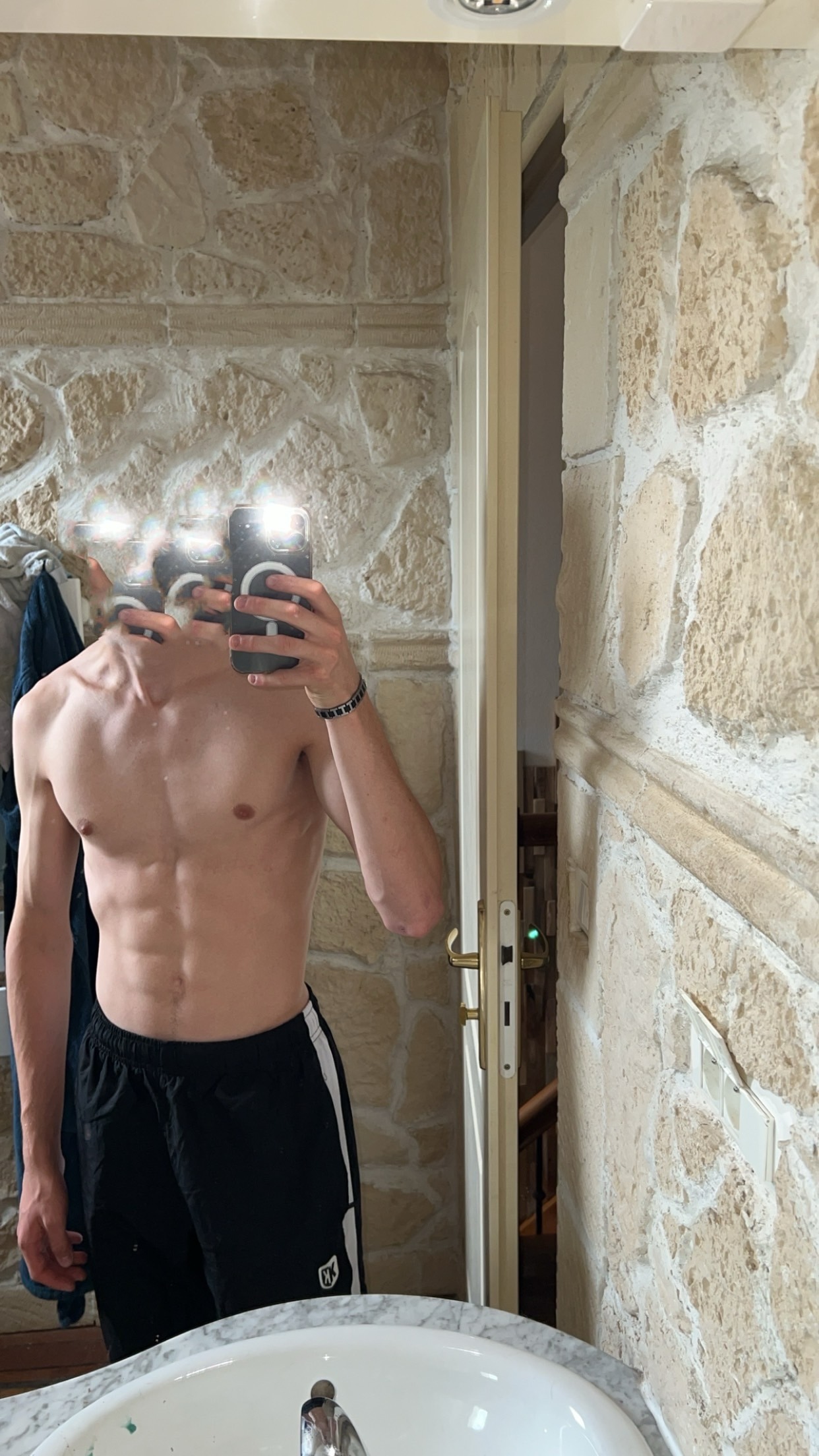Profil de Nassin, 18 ans, baise suisse à Chessel
