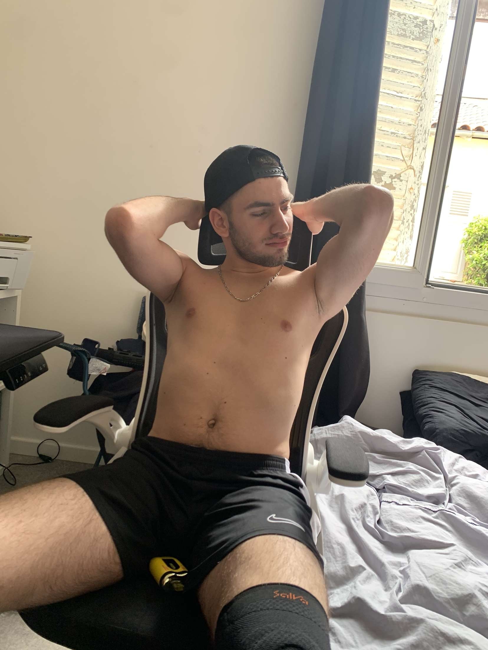 Profil de Houzefa, 21 ans, baise suisse à Ferreyres