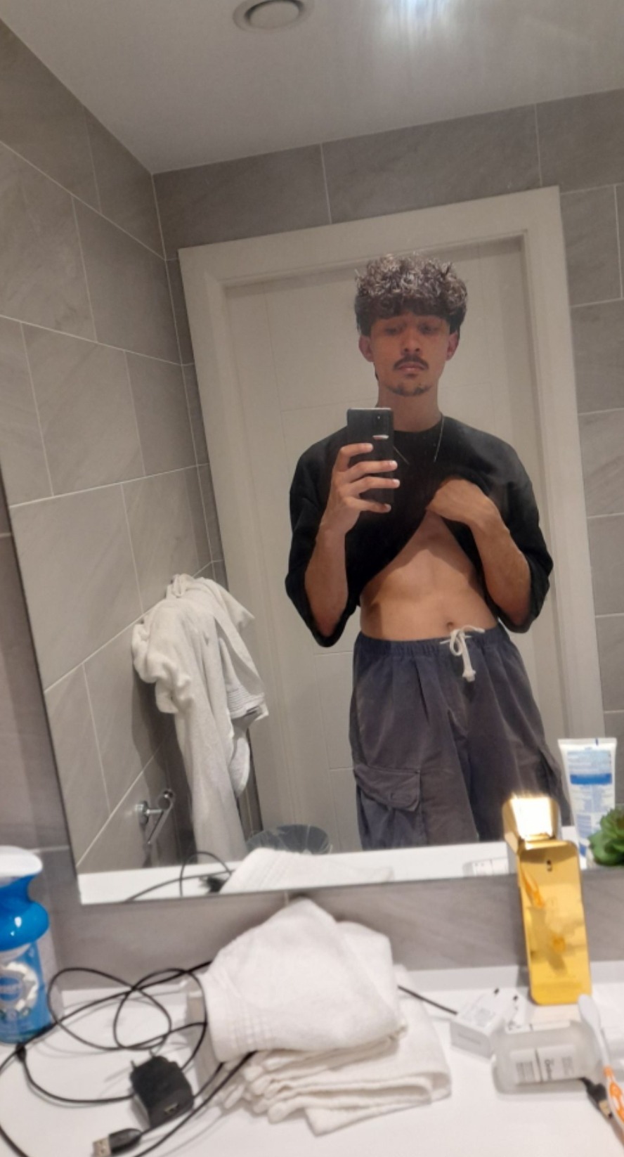 Profil de Hippolyte, 19 ans, baise suisse à Lenzerheide/Lai