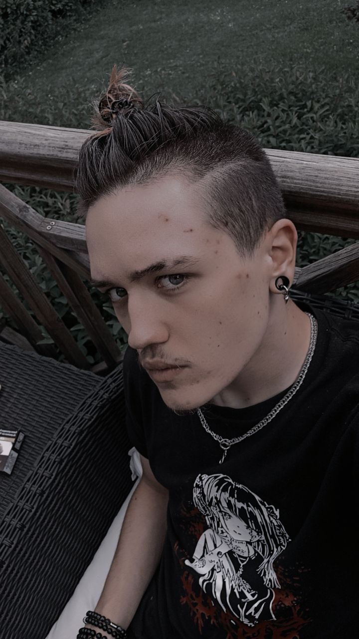Profil de Jullien, 19 ans, baise suisse à Genolier