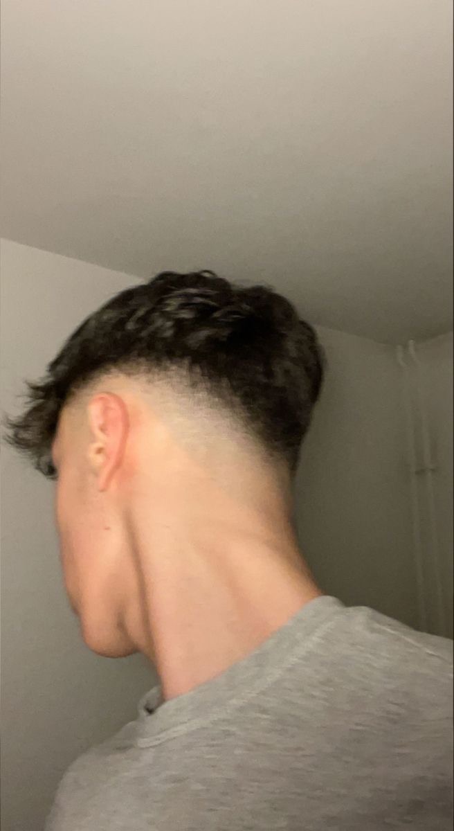 Profil de Houssen, 22 ans, baise suisse à Crésuz