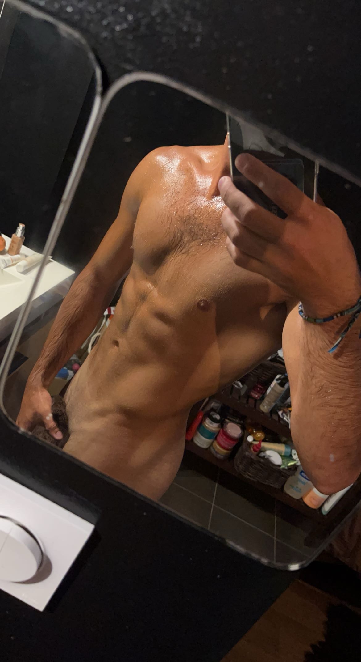Profil de Looka, 23 ans, baise suisse à Les Thioleyres