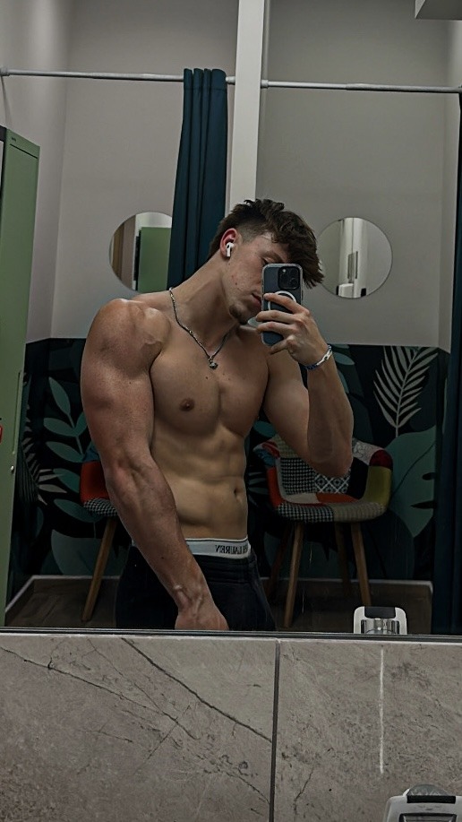 Profil de Lovan, 18 ans, baise suisse à Dizy