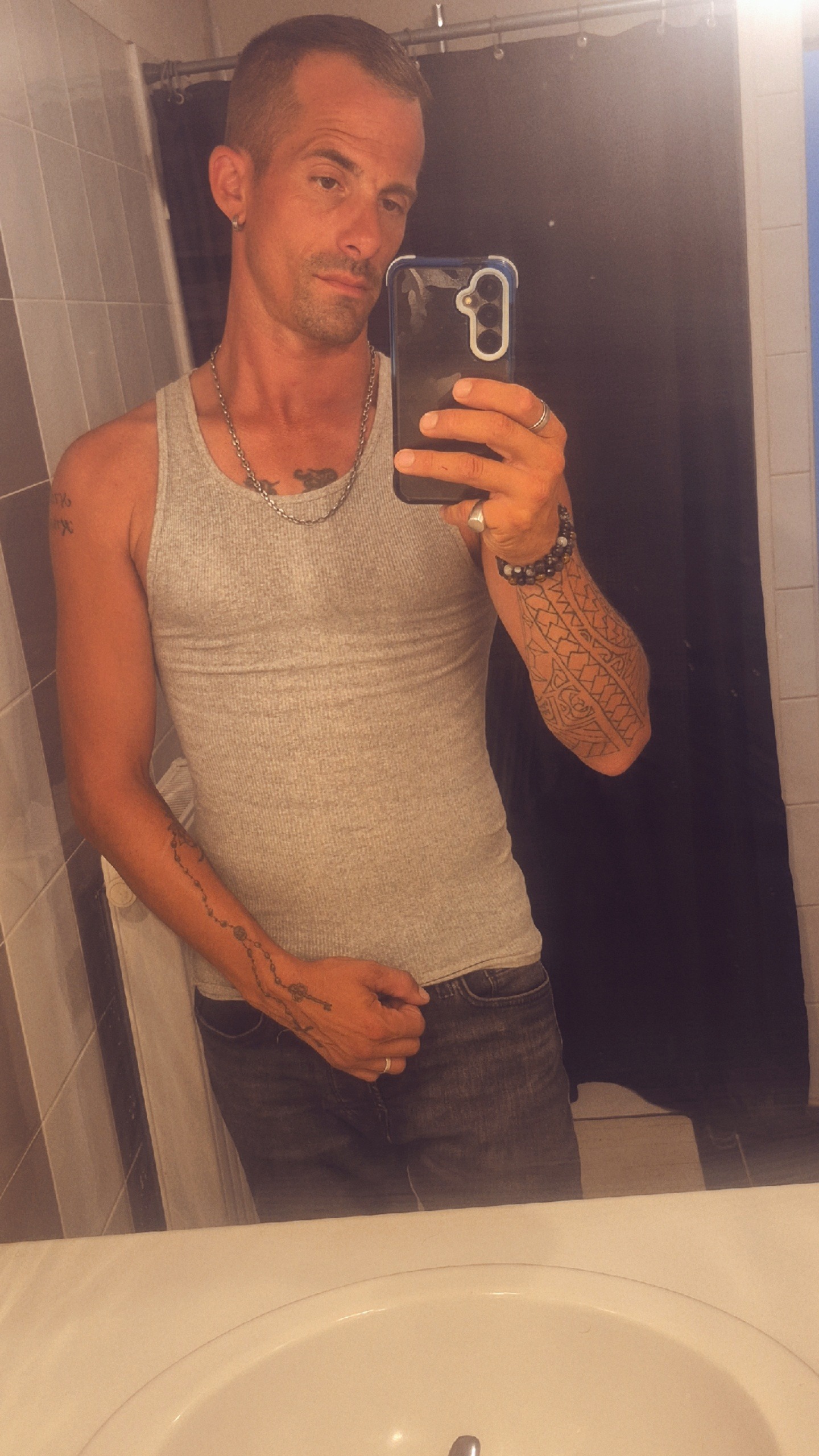 Profil de Amrane, 36 ans, baise suisse à Bursinel