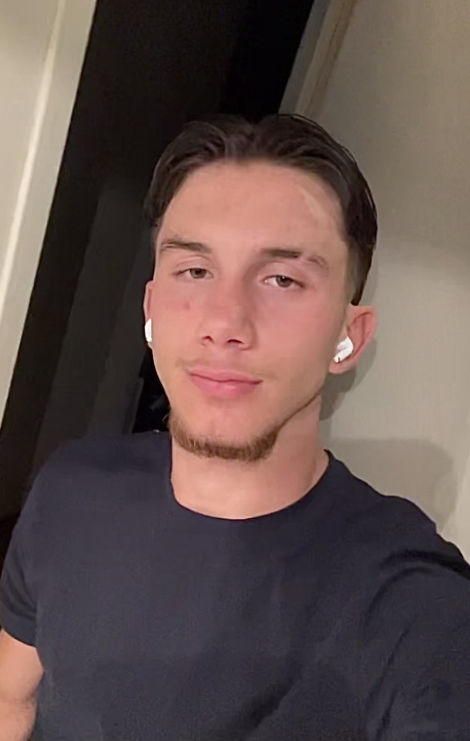 Profil de Nazir, 20 ans, baise suisse à Cormagens