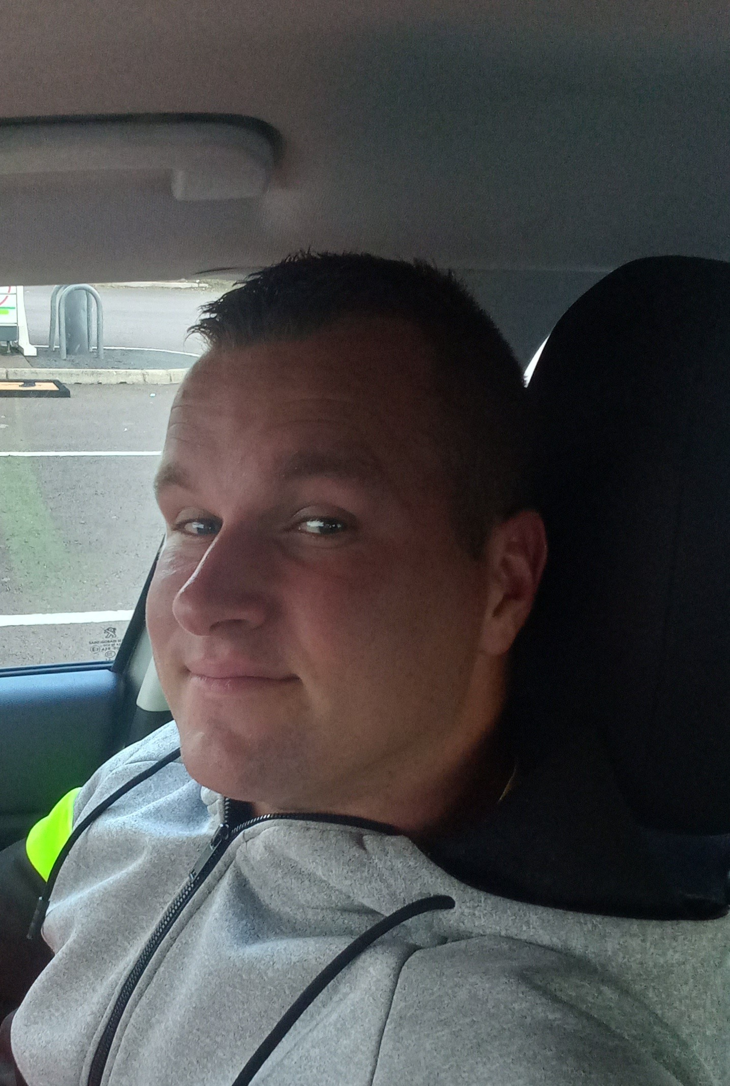 Profil de Yorik, 27 ans, baise suisse à Pully