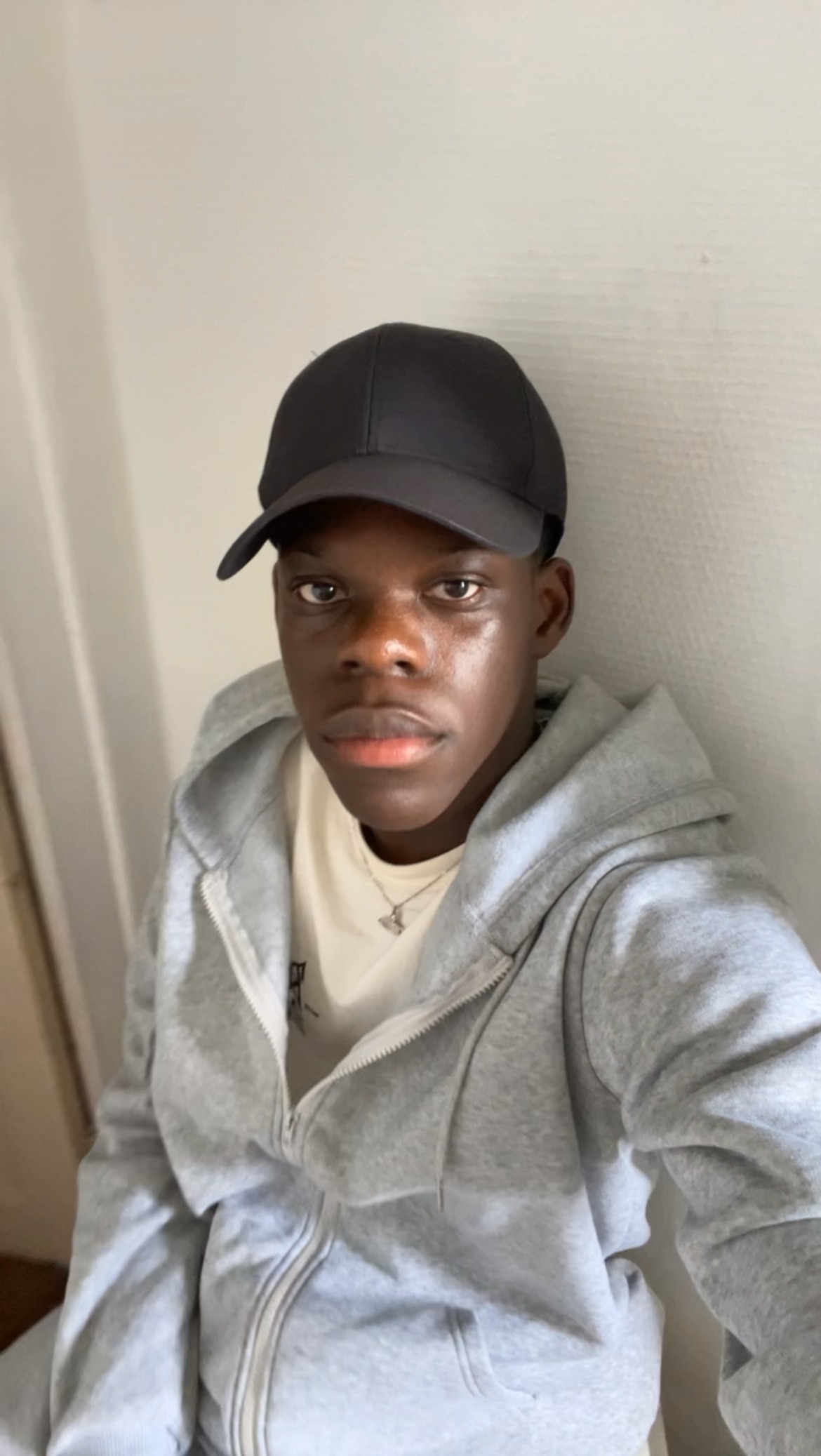 Profil de Antone, 19 ans, baise suisse à Campascio