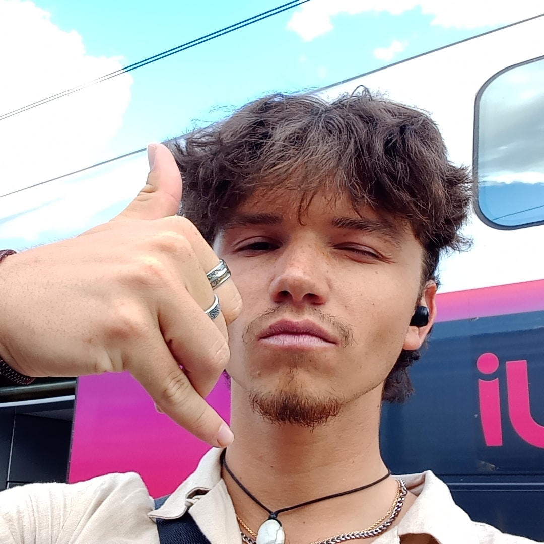 Profil de Hamadi, 23 ans, baise suisse à Comologno