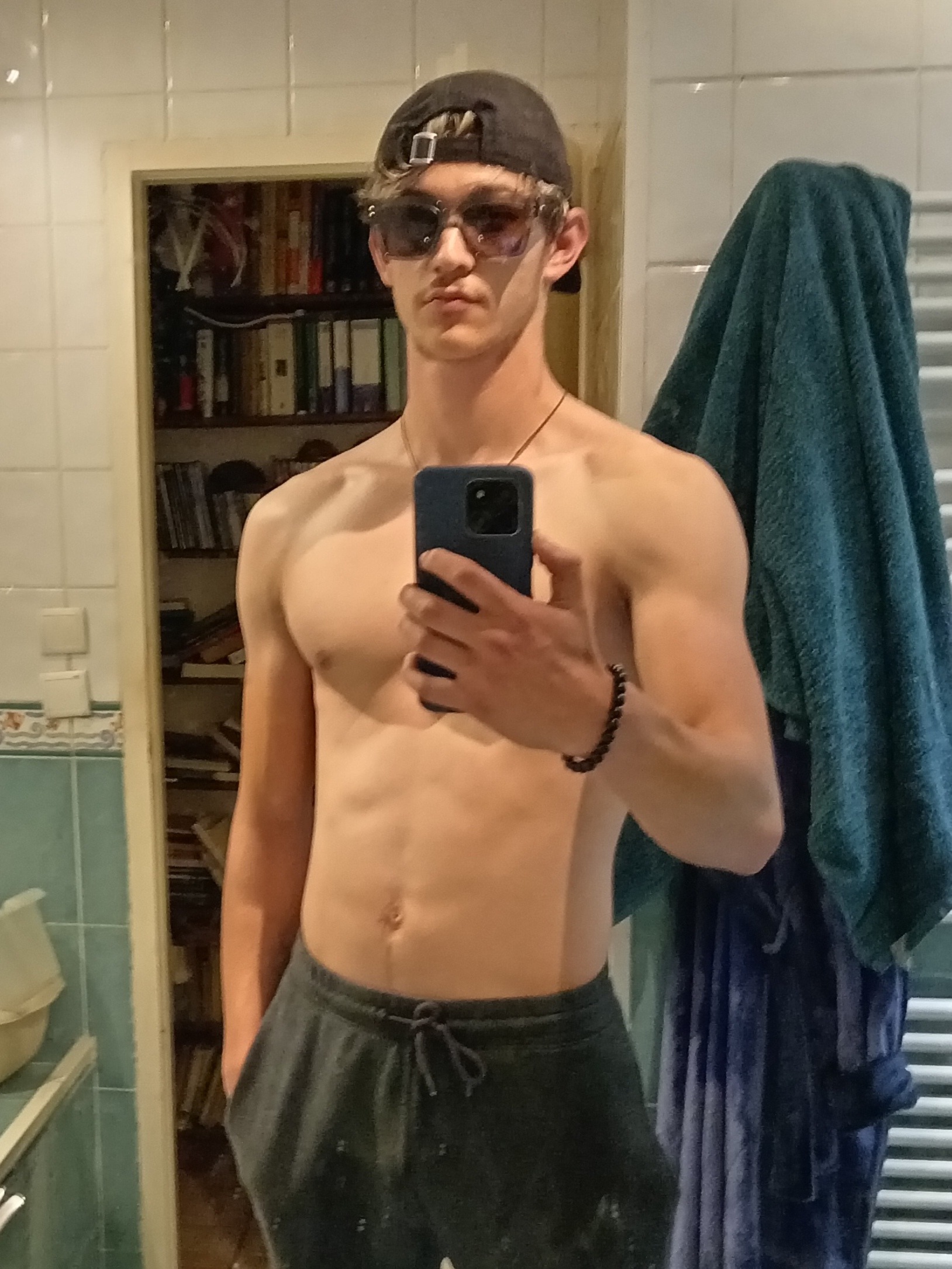 Profil de Geoffrey, 20 ans, baise suisse à Penthalaz