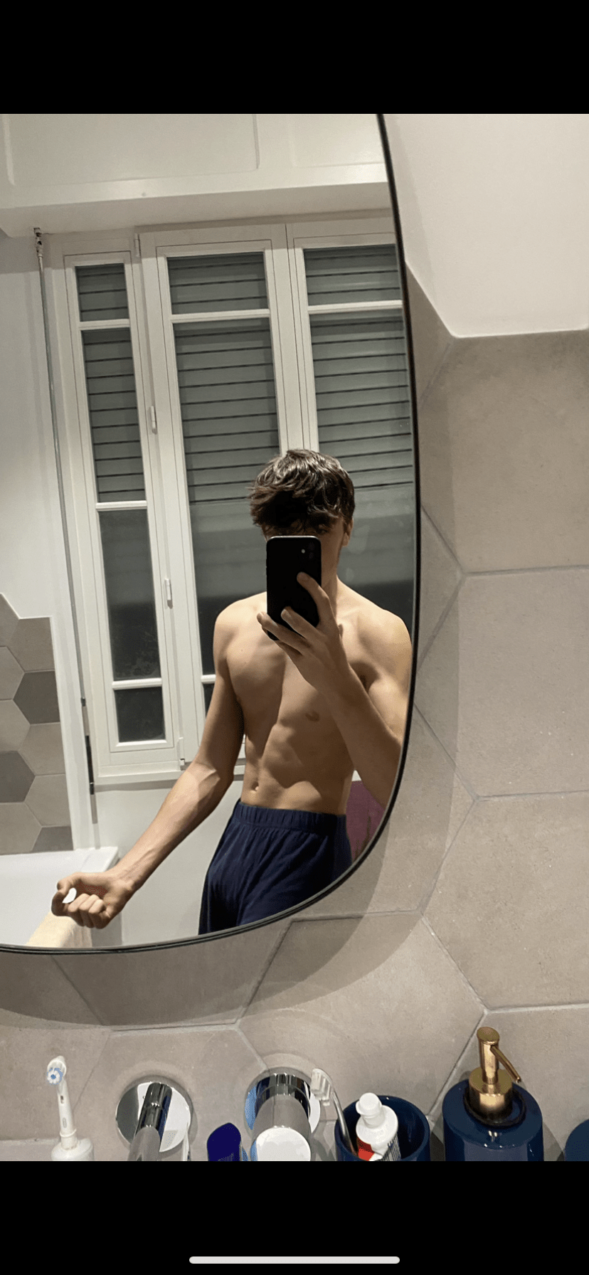 Profil de Houssen, 19 ans, baise suisse à Bassersdorf