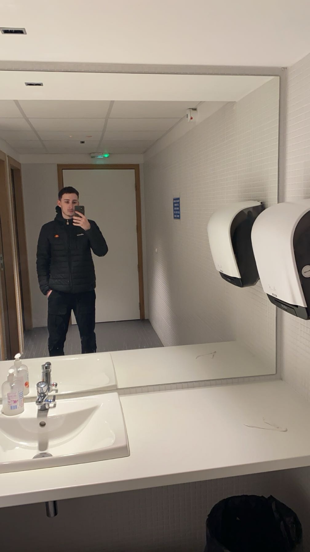 Profil de Jorik, 19 ans, baise suisse à St-Martin FR