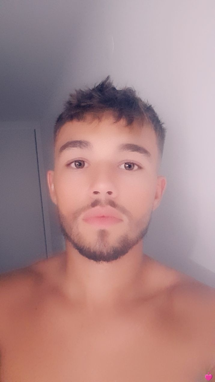 Profil de Alderic, 21 ans, baise suisse à Mesocco